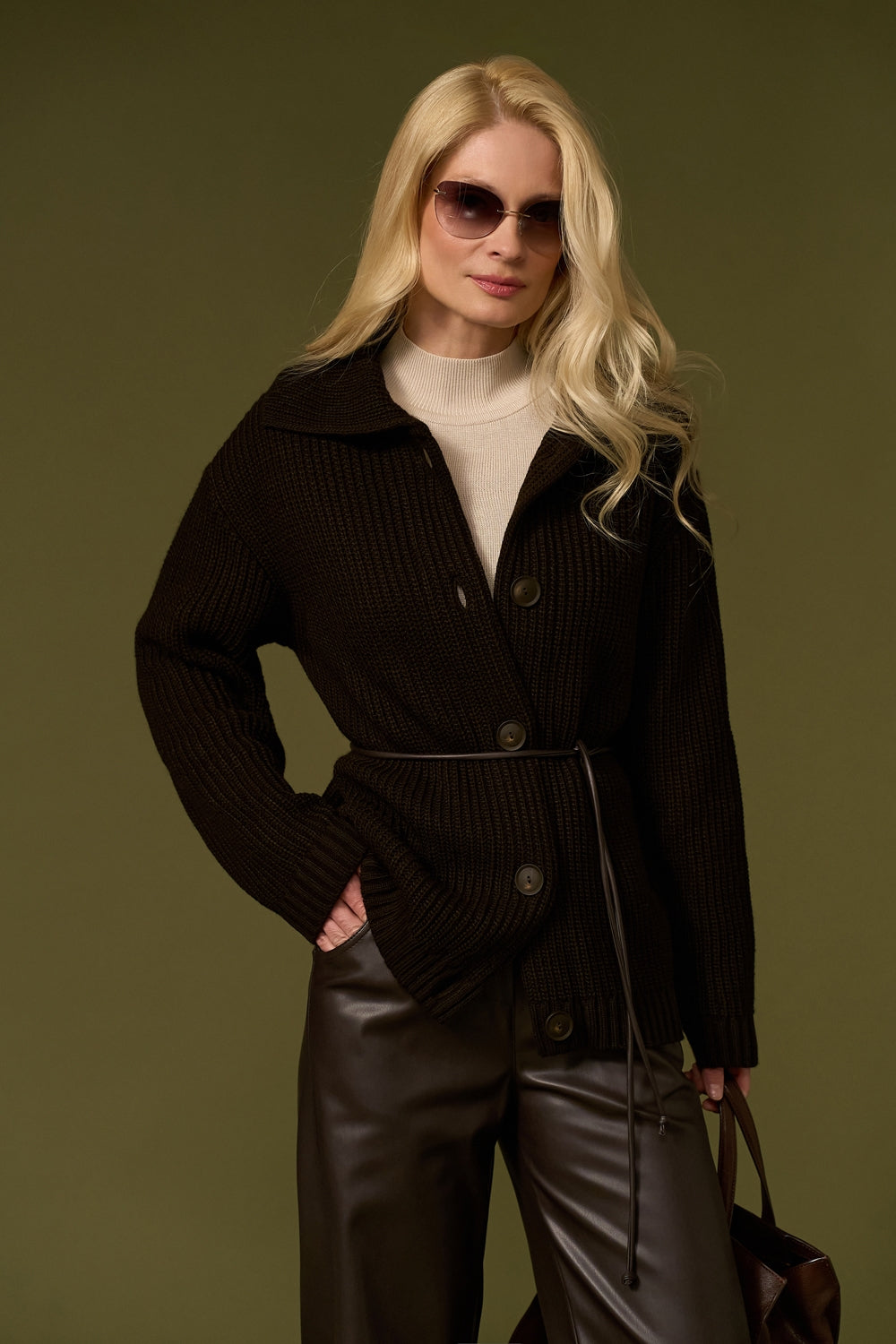 Structured ribbed knit cardigan with wide fold-over collar