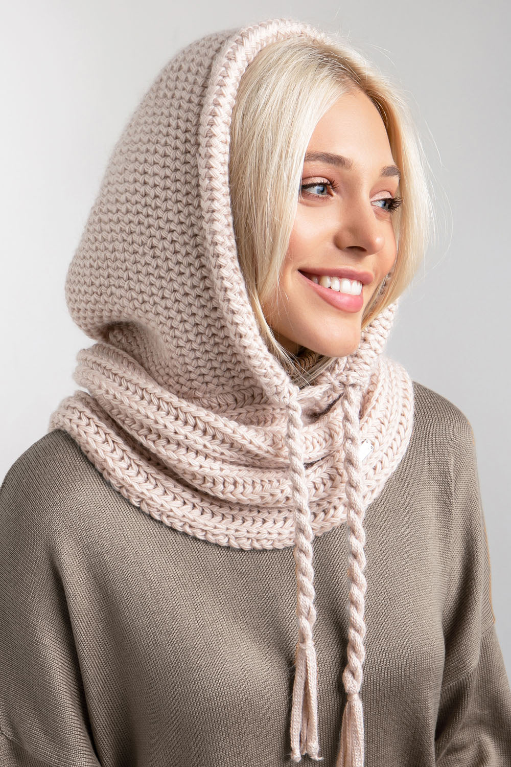 Pearl wool knit hooded scarf with adjustable drawstring