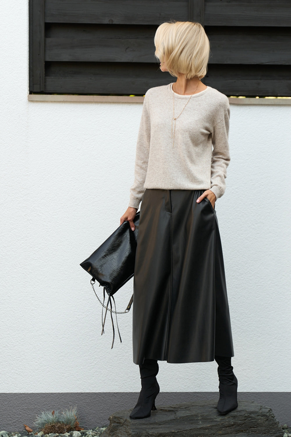Lambswool Cashmere Knit Crew Neck Sweater with Contrast Trim