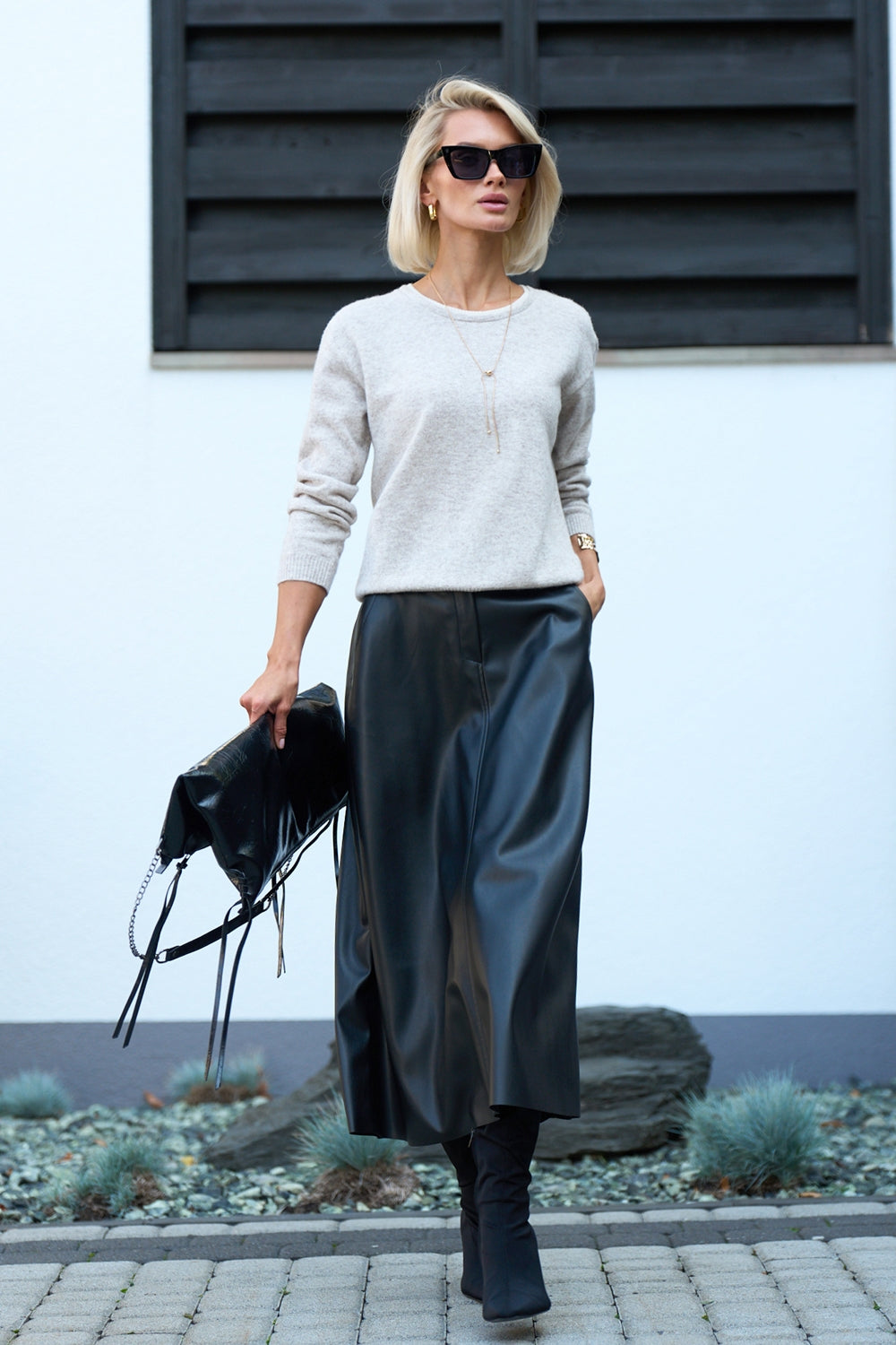 Lambswool Cashmere Knit Crew Neck Sweater with Contrast Trim