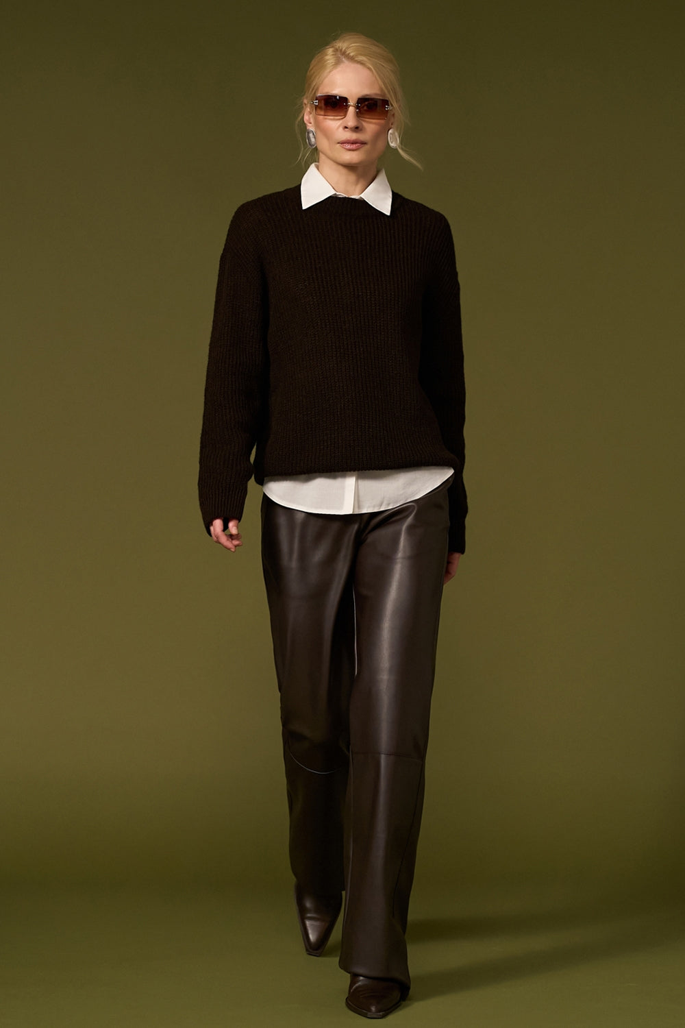 Alpaca wool knit sweater with ribbed neckline cuffs and hem