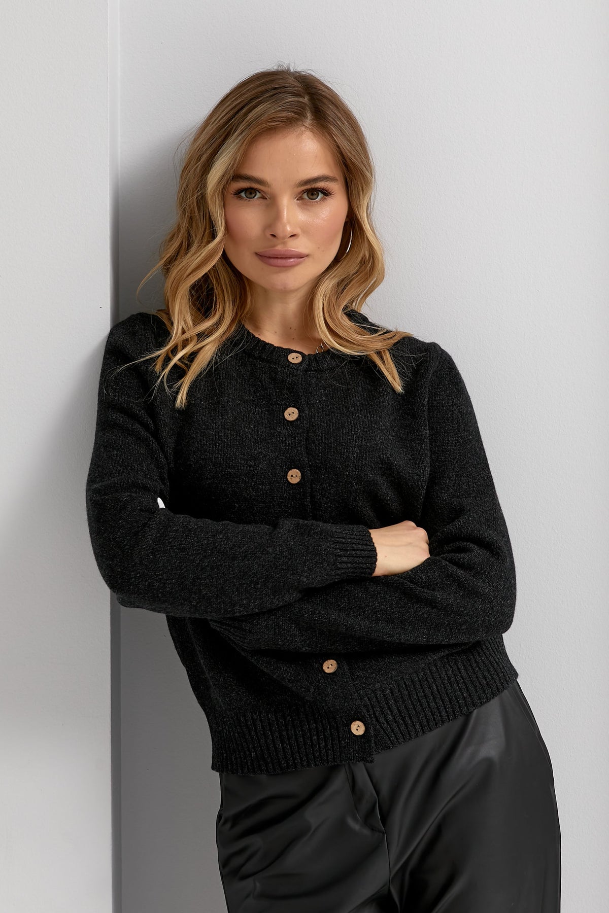 Kurzer Cardigan aus Wolle & Kaschmir mit Knopffront