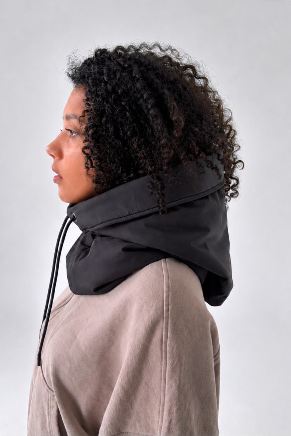 Satin-gefütterter, regendichter Kapuzenschal für Haarschutz