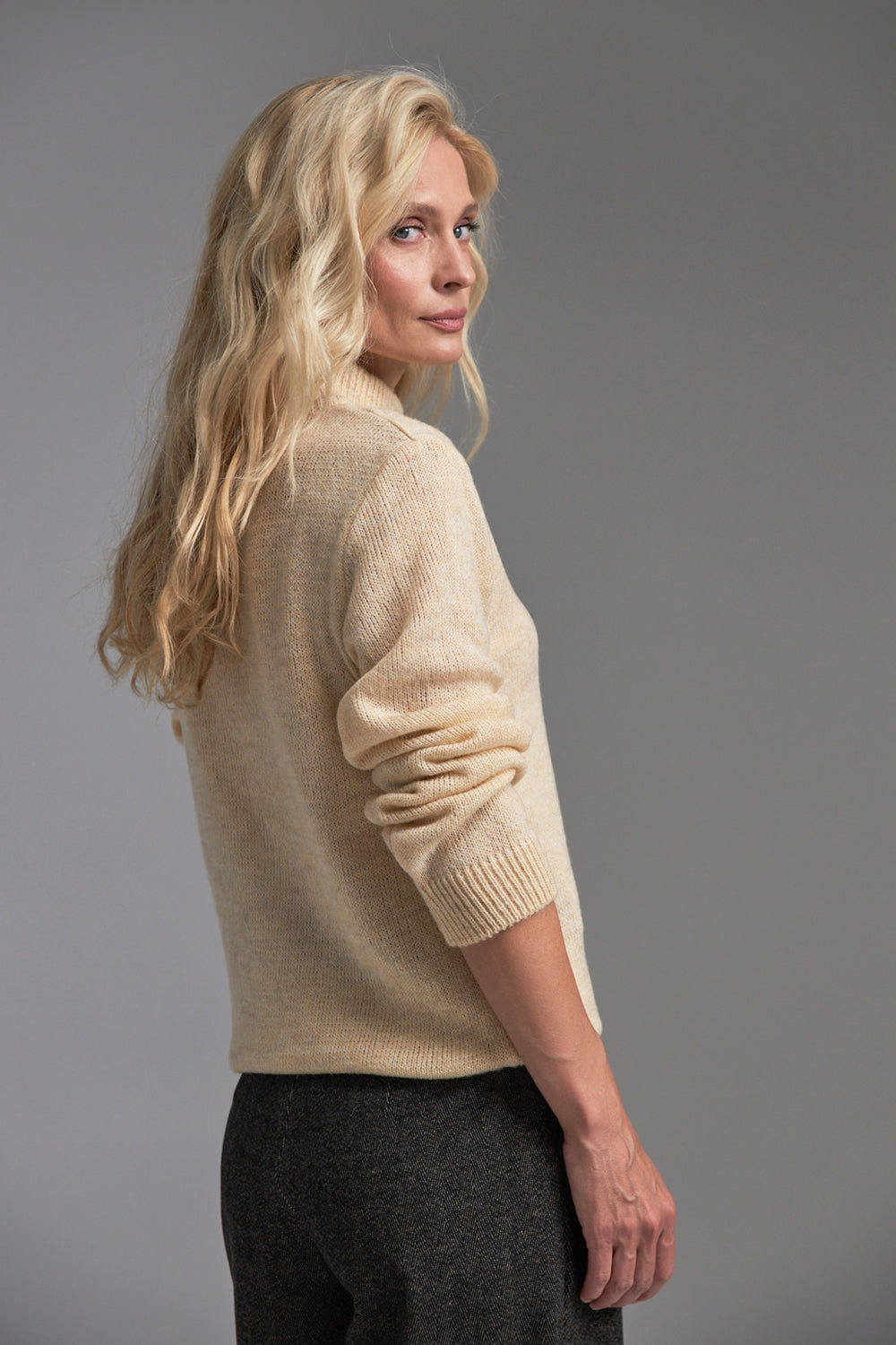 #color_warm beige