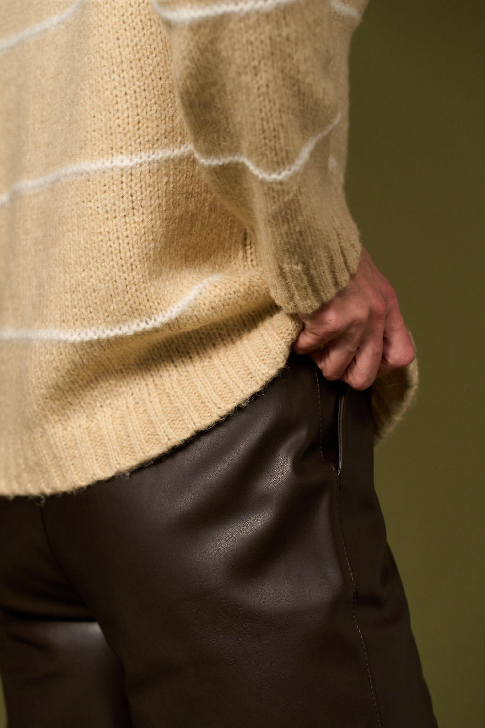 Streifenpullover aus Mohair & Wolle mit Stehkragen