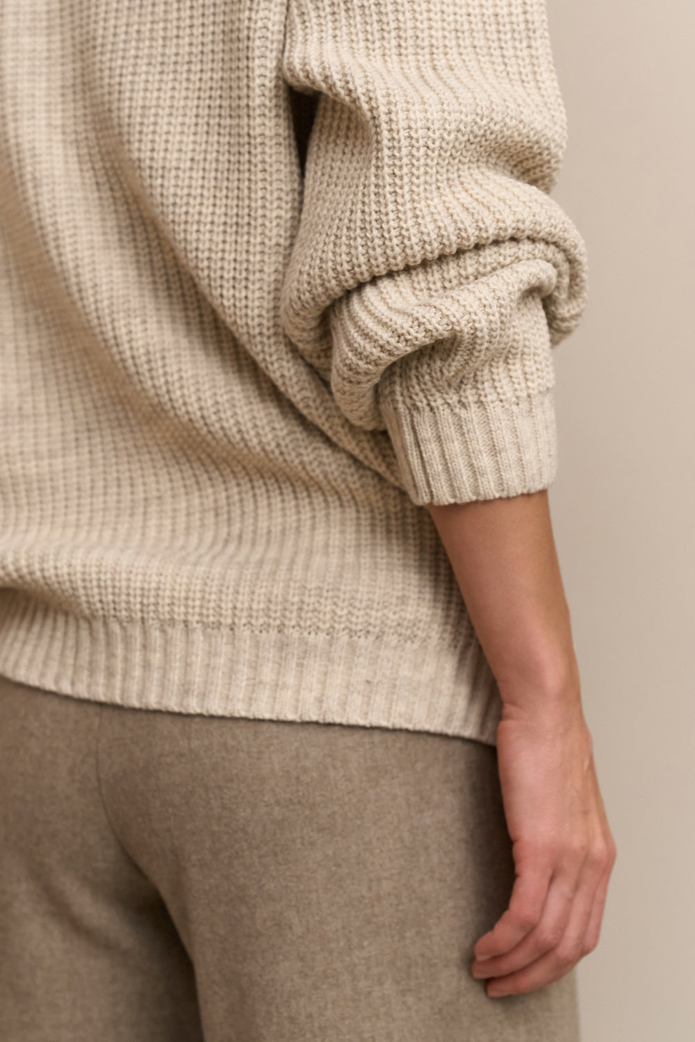 Relaxed wool cardigan with front button closure