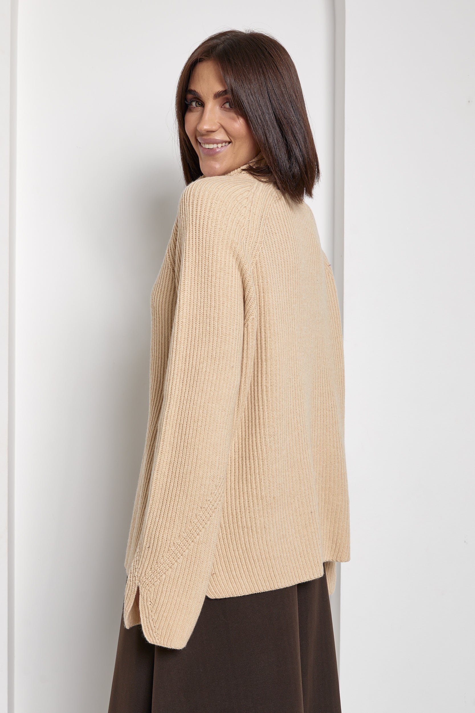 #color_warm beige