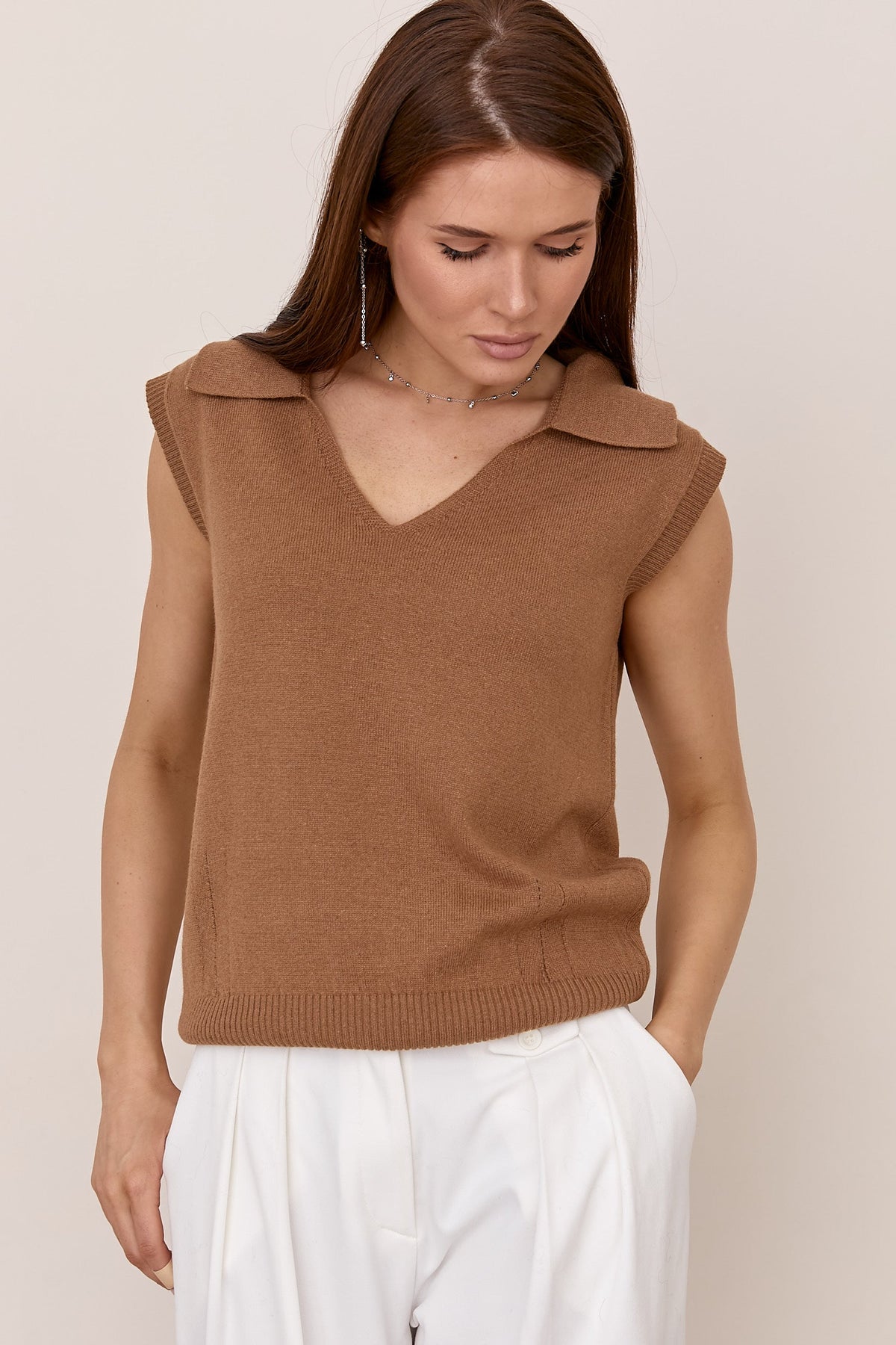 Chaleco polo sin mangas de cachemira y seda, Camel