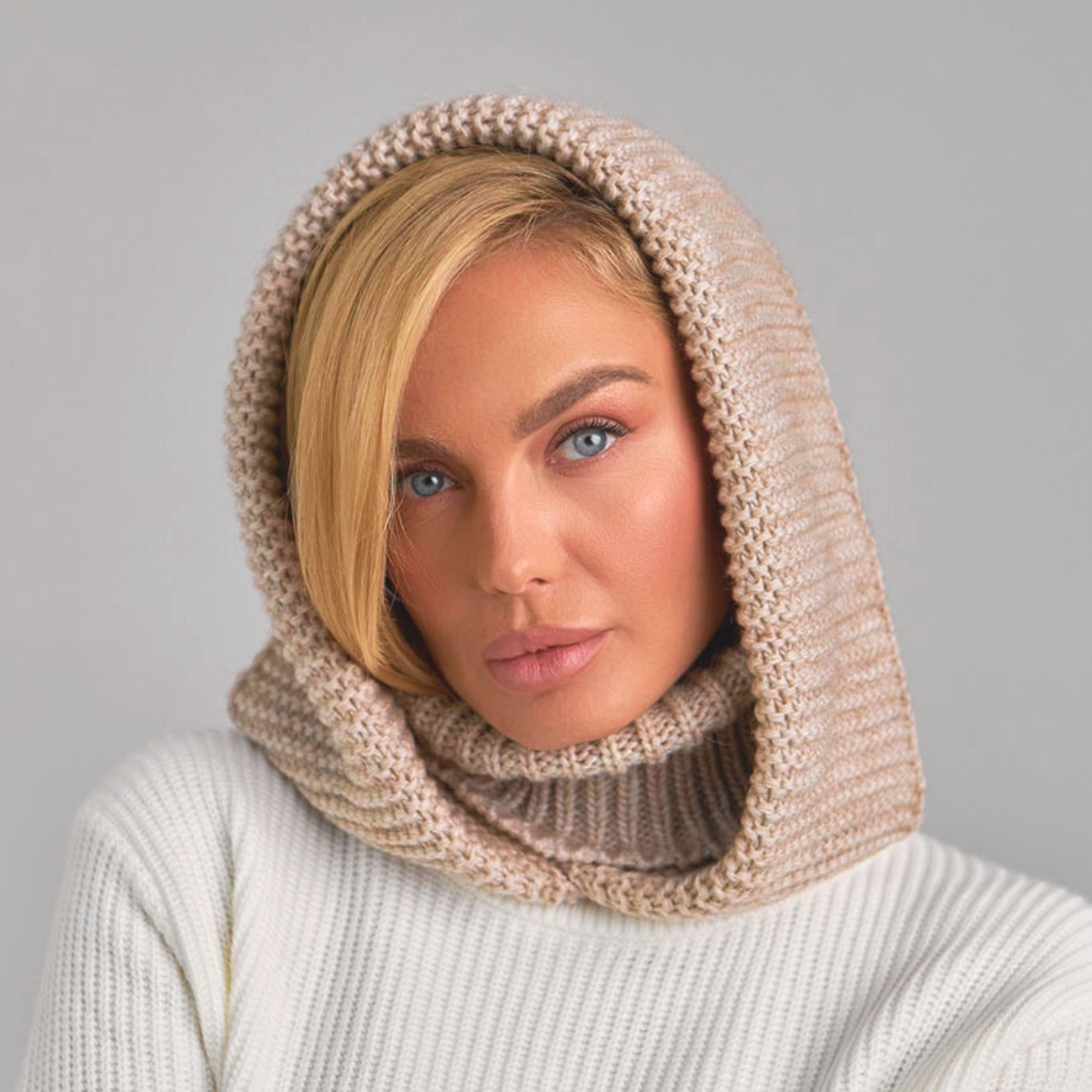 How to Choose a Warm Hooded Scarf for Winter