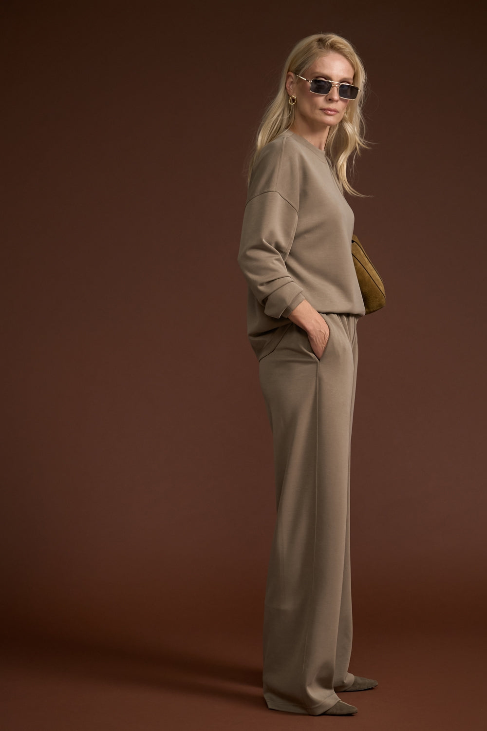 #color_taupe