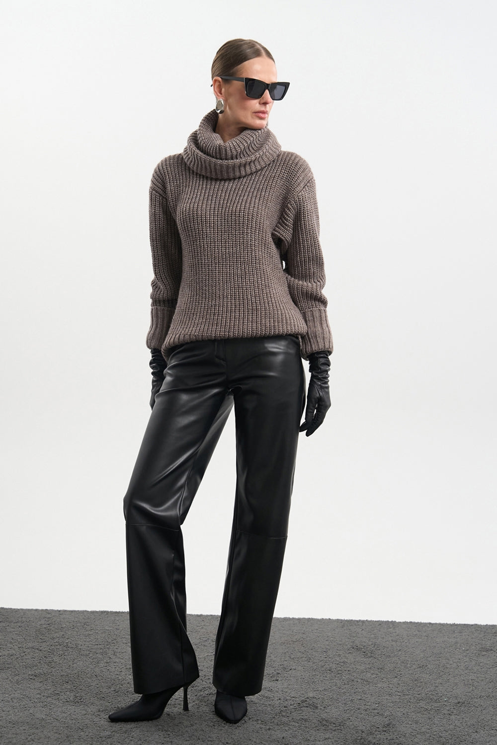 #color_mink taupe
