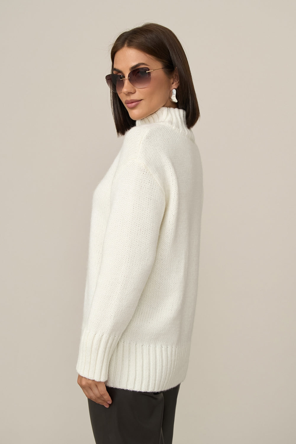 #color_off-white