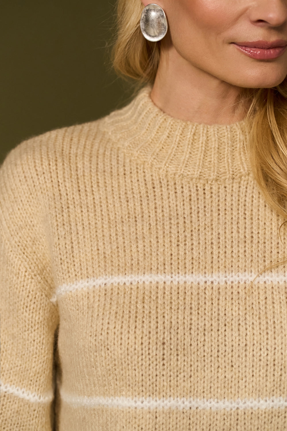 Streifenpullover aus Mohair & Wolle mit Stehkragen