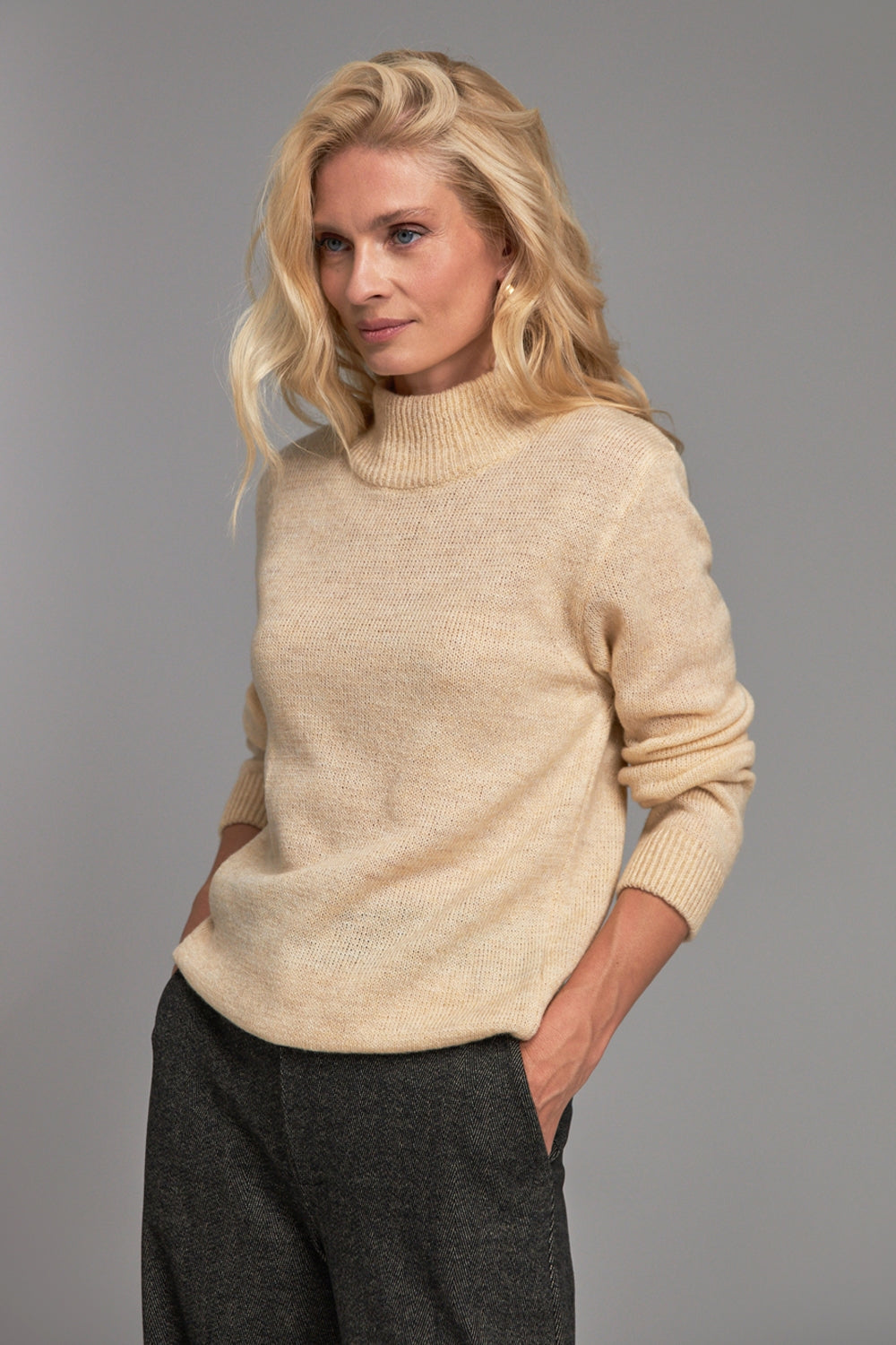 #color_warm beige