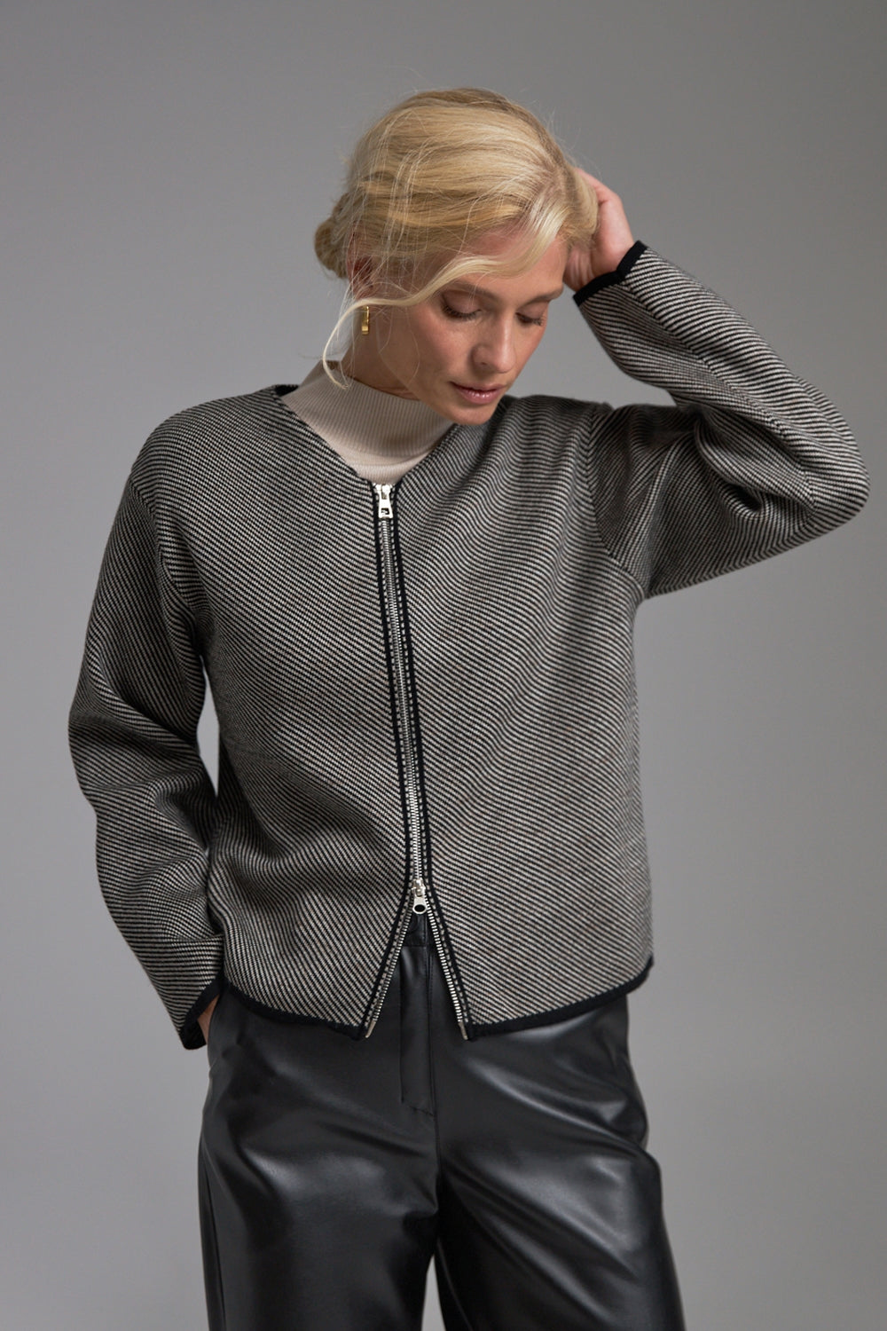 #color_black-linen
