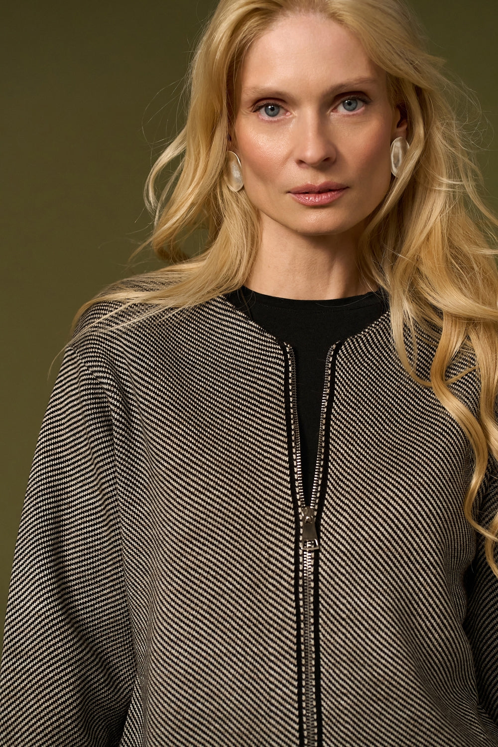 Black linen zip cardigan with structured knit edging