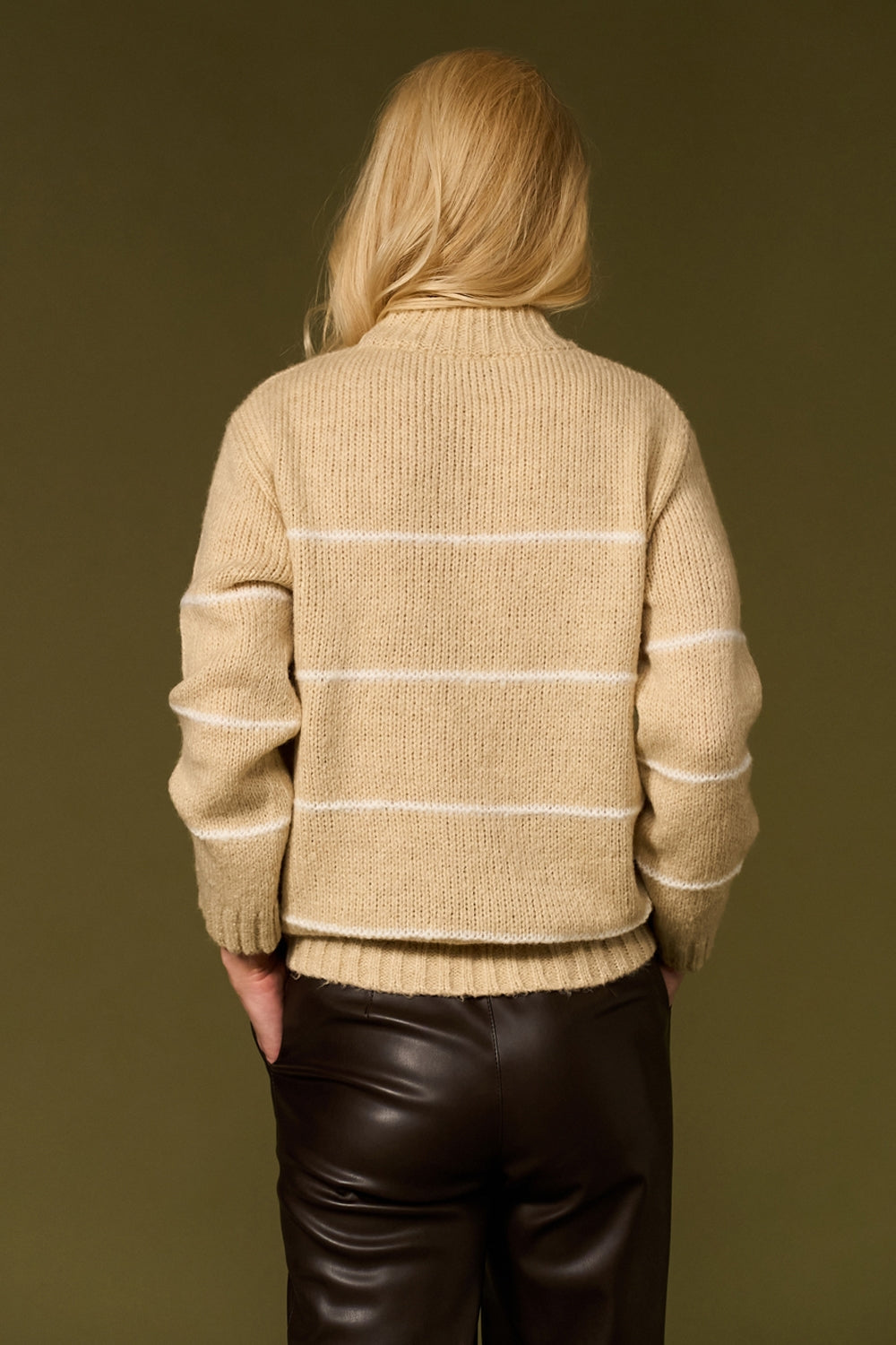 Streifenpullover aus Mohair & Wolle mit Stehkragen