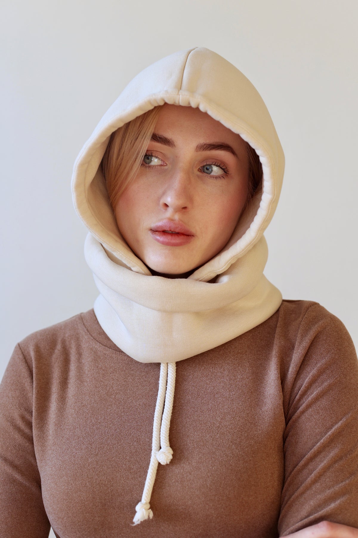 Gebürsteter Baumwoll-Snood-Kapuzenschal, Beige
