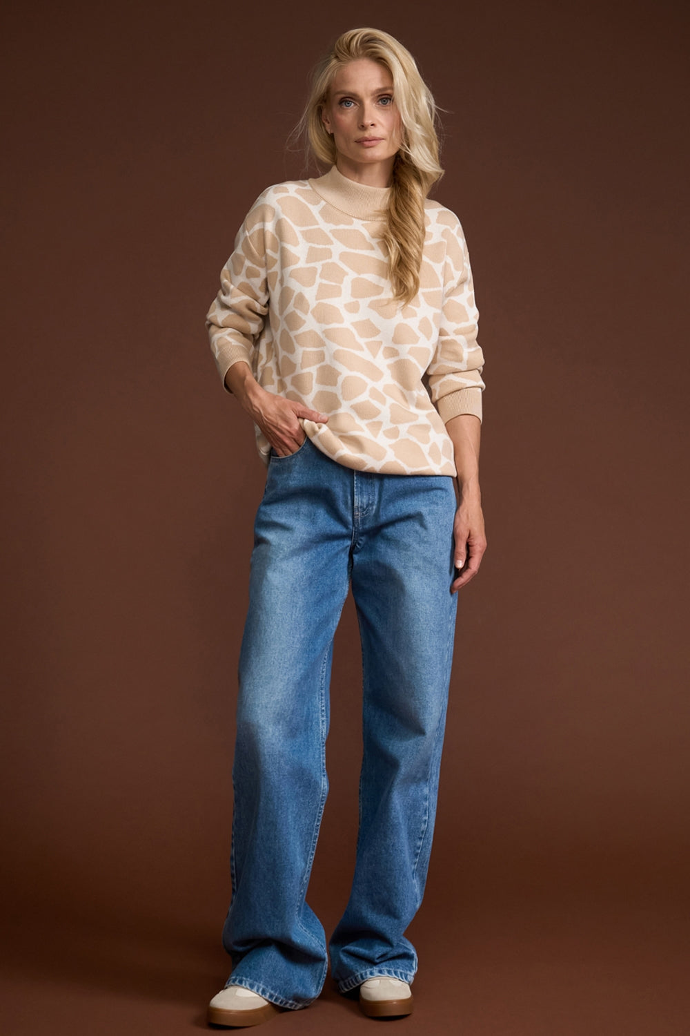 Long sleeve giraffe pattern knit sweater with dropped shoulders